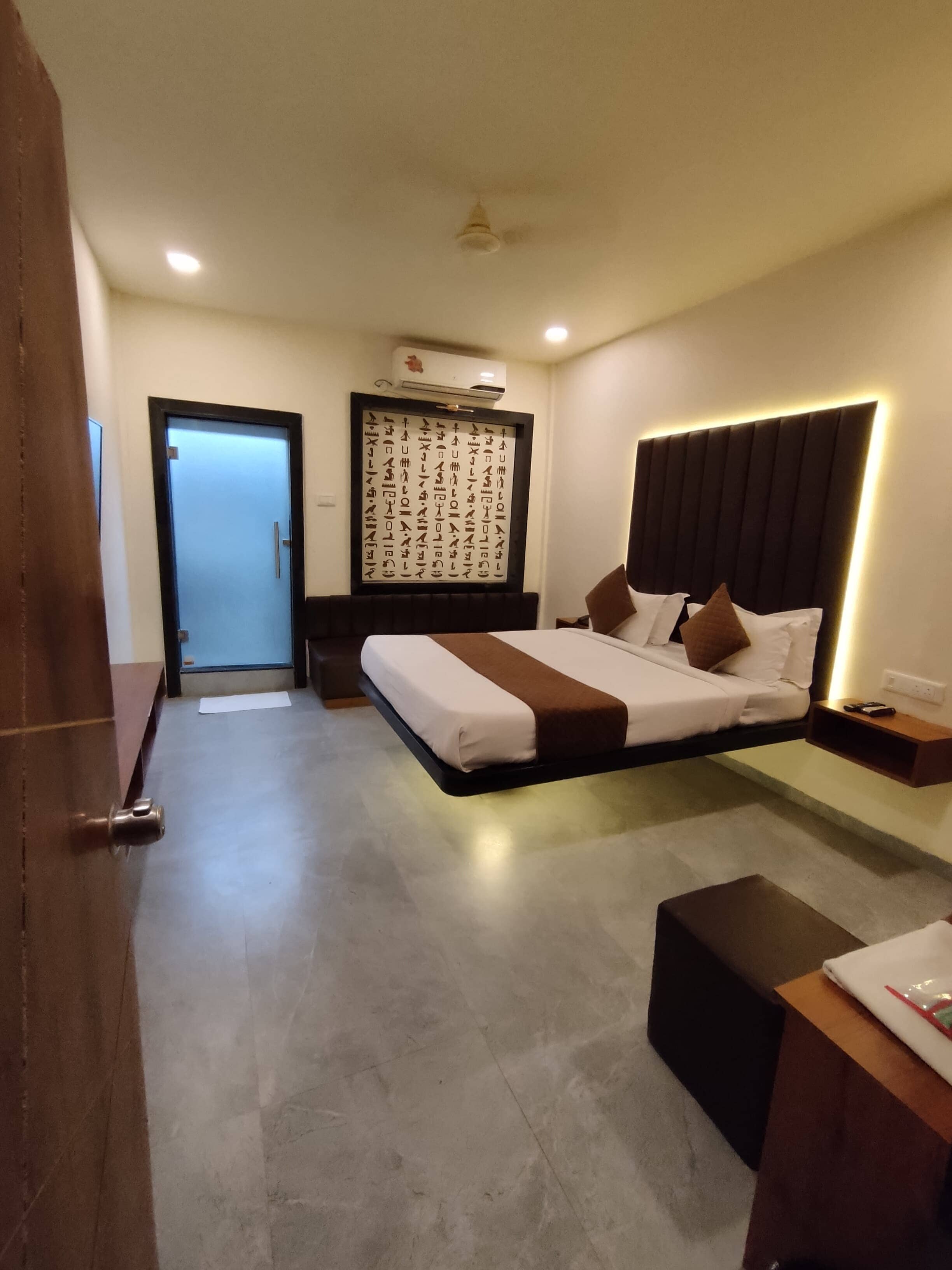 Hotel Shiv Tara - Tap to explore photos