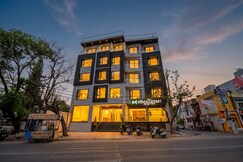Hotel Himalayan with Ganga View Rooms - 2 minutes walk to Ganga Ghat