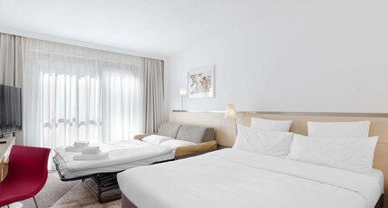 Novotel Berlin Mitte Room Type - Superior room - double bed and sofa Novotel Berlin Mitte Room Type - Superior room - double bed and sofa