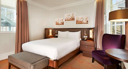 Hilton London Hyde Park Room Type - QUEEN GUEST ROOM