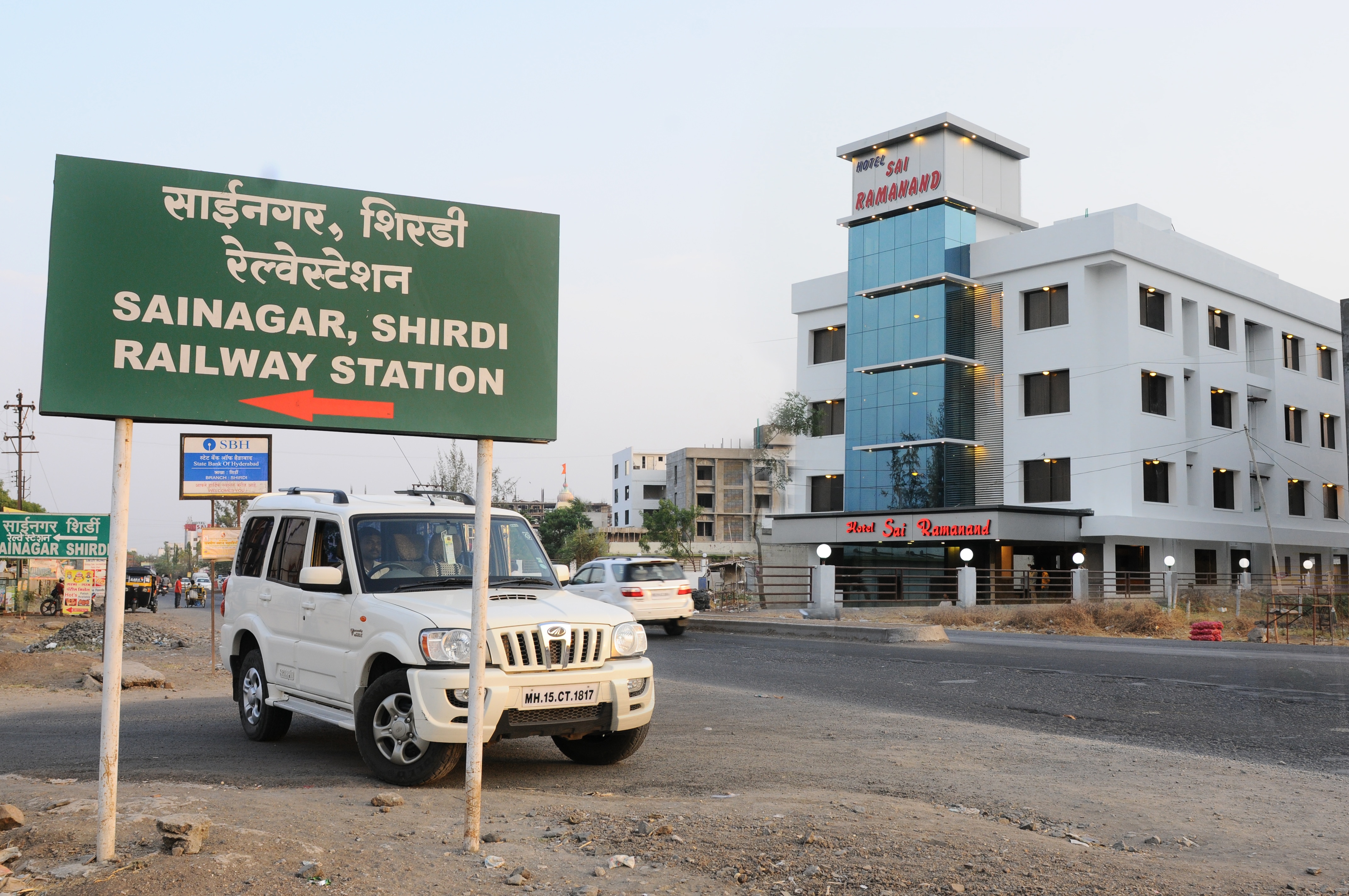 Hotel Sai Ramanand - 5 mins to Saibaba Mandir - Tap to explore photos