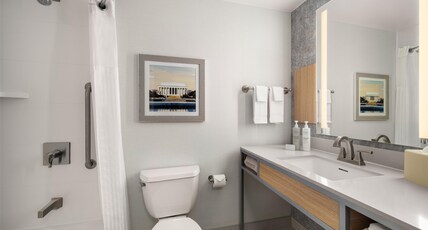 Hilton Garden Inn Arlington-Shirlington Room Type - 2 QUEEN BEDS