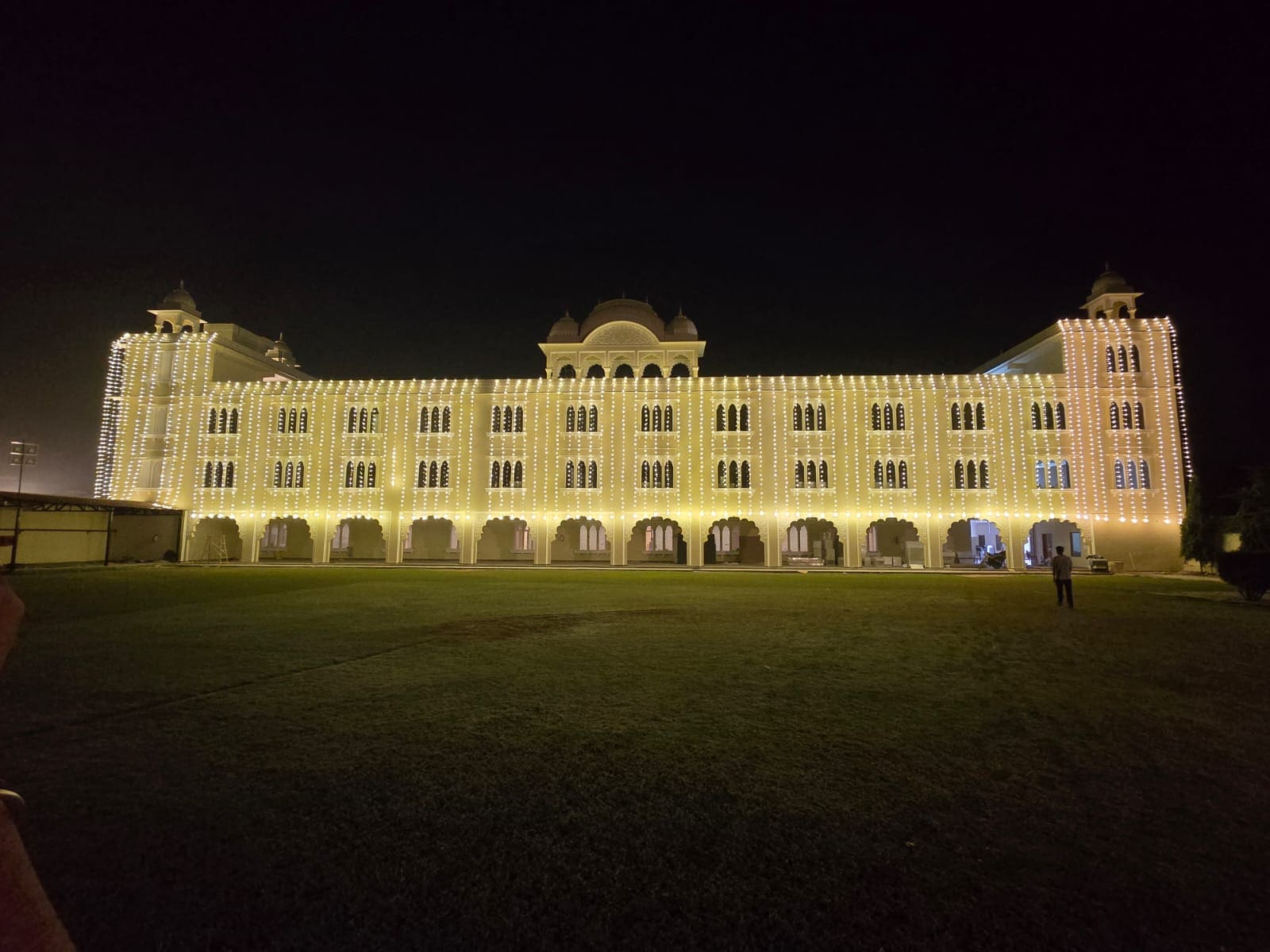Hotel Shravan Royal Inn - Tap to explore photos