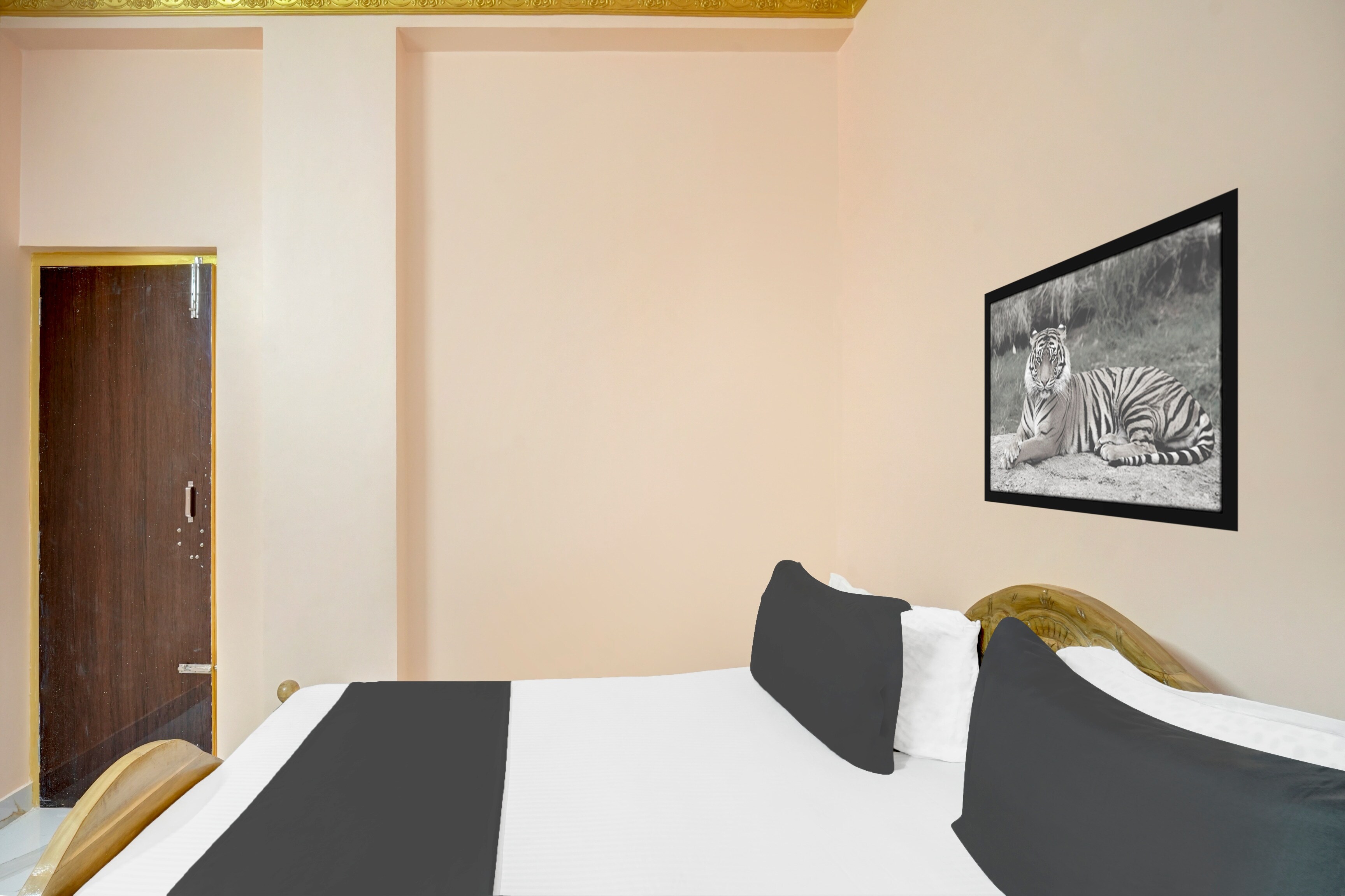 Hotel O Radhe Shyam Guest House - Tap to explore photos