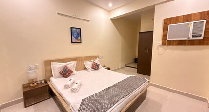 Shivashray Luxury Stays & Inn Room Type - Deluxe Room Rigved
