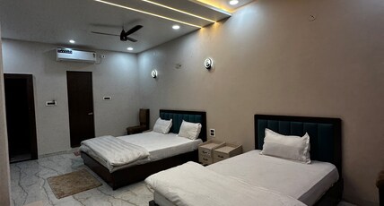 Narmada Garden And Resort Room Type - TRIPLE BED EXECUTIVE AC ROOM
