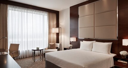 Courtyard by Marriott Pune Chakan Room Type - Guest Room, 1 King, Pool View