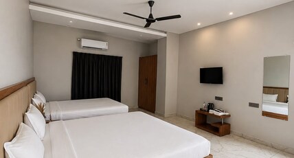 HOTEL SAMBHAVI Room Type - Deluxe triple room