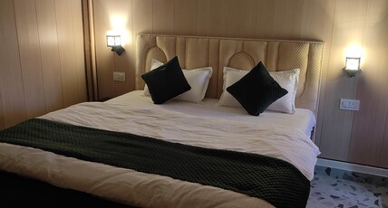 Yellow Divine Stay Near Baglamukhi Room Type - Standard Ac Room (104)