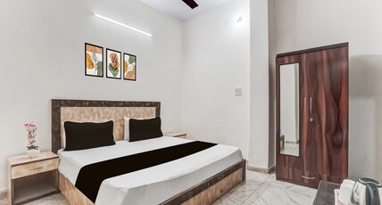 Hotel O Sector 12 Ghaziabad Formerly VIP Inn Room Type - Classic with Balcony