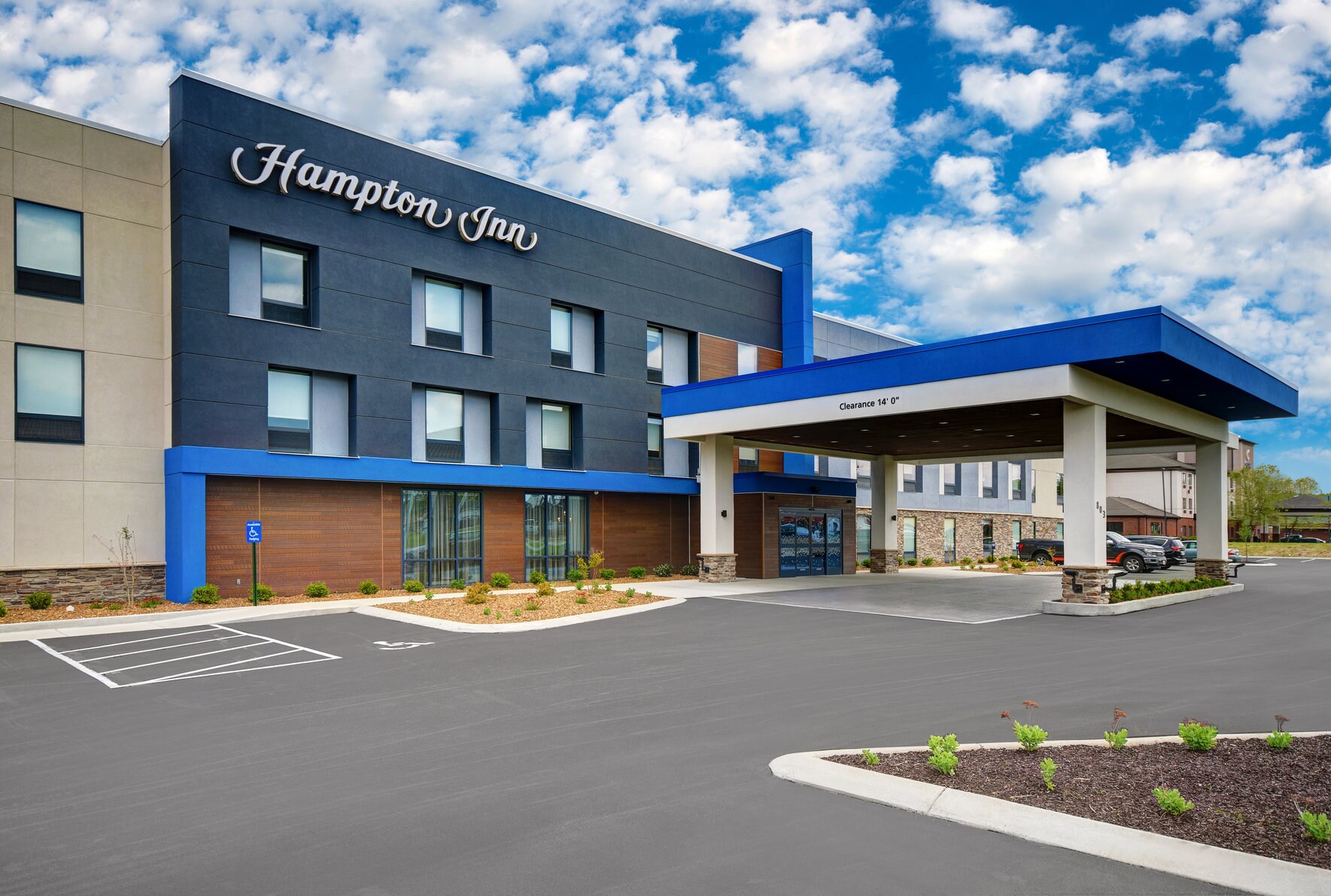 Hampton Inn Cave City, KY - Tap to explore photos