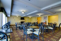 Holiday Inn Express Hotel & Suites Kansas City Sports Complex