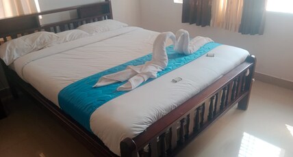 Hotel Blue Rays Room Type - Deluxe Room (AC)