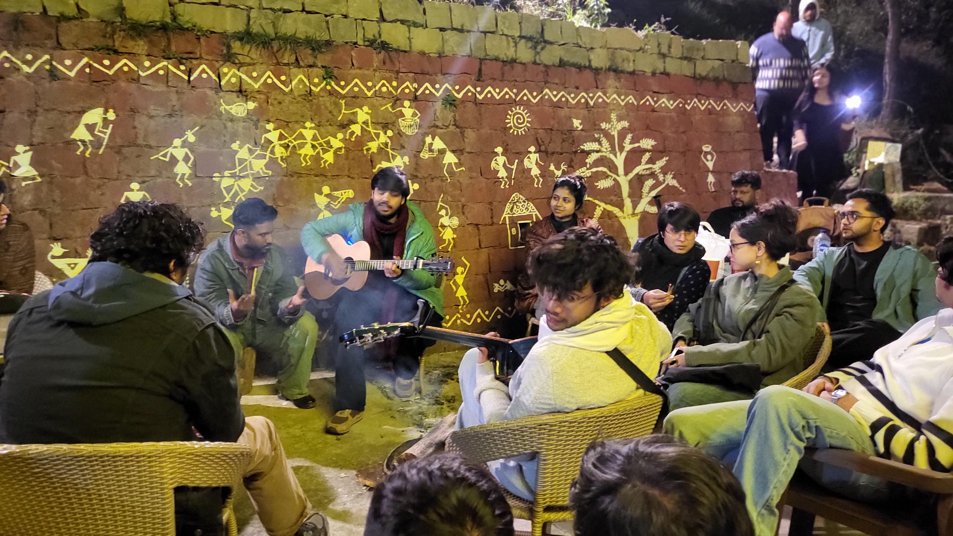 Vibe Hostel Naddi - 10 minutes walk to hostel - Tap to explore photos
