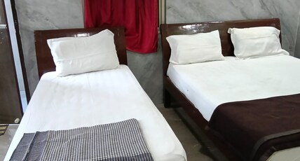 BALAS MP RESIDENCY Room Type - DELUXE FIVE BED