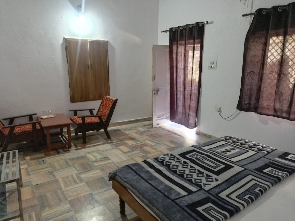 Hotel Safron - Tap to explore photos