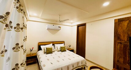 Roastery Retreat by Pumpkin Stays Room Type - Private room with ensuite washroom in 3BHK apartment