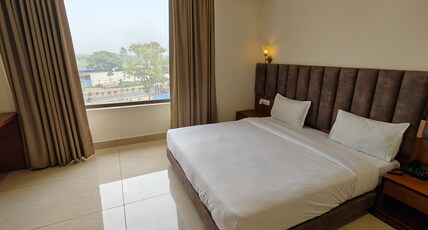 GRAND RADIANT INN Room Type - Luxury Room