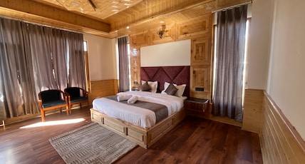 Hotel Vishu Villa Manali Room Type - DELUXE ROOM WITH BALCONY