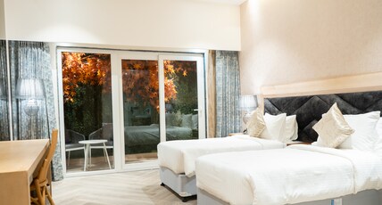 Hotel Clarks Inn Suites Kangra Room Type - Super Deluxe room with King Bed