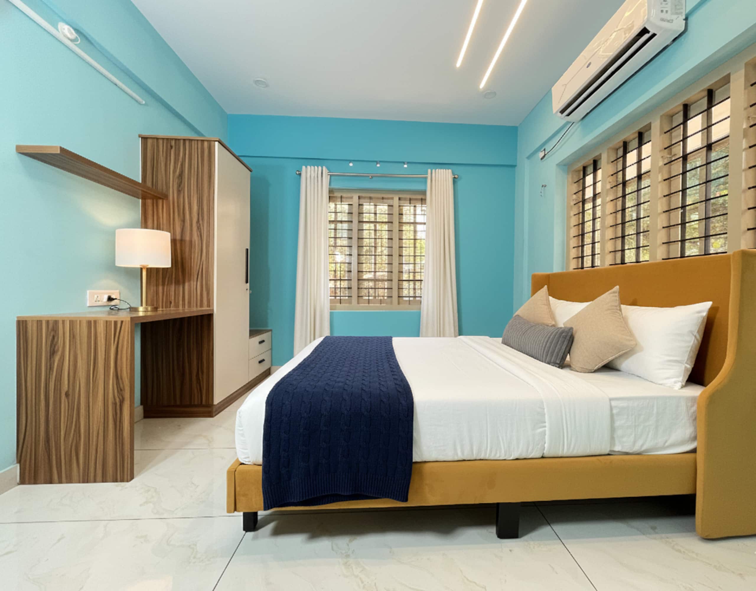 VAR Jade Haus AC 6BHK 8 Min to Beach Foosball - Tap to explore photos