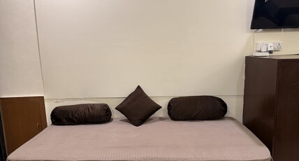 Soul Stays 4 Bed 14 Minutes from Mahakal Room Type - Bedroom