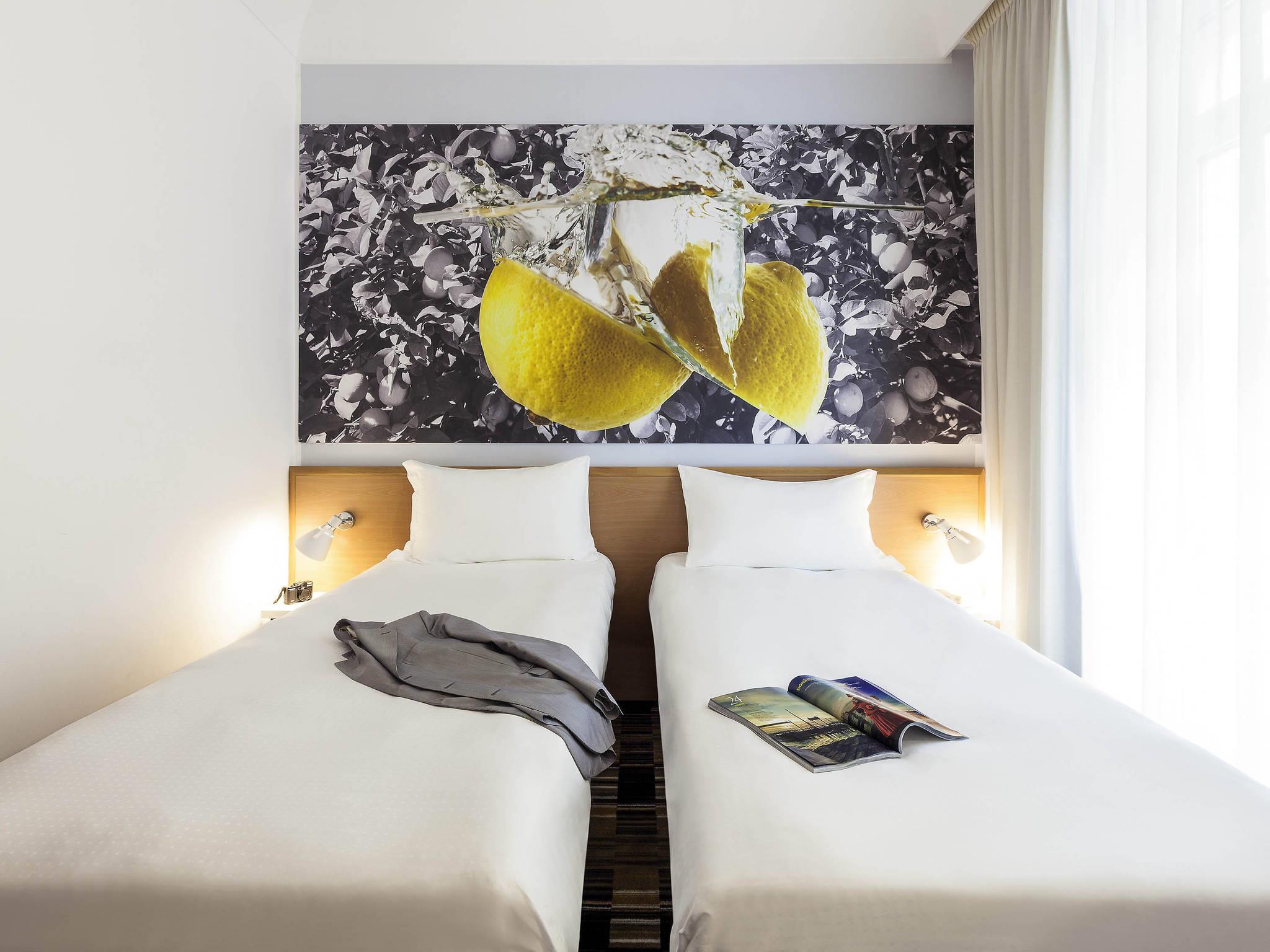 ibis Styles Napoli Garibaldi - Tap to explore photos