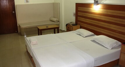 Hotel Vijay Shree Deluxe Room Type - Executive (King Size)