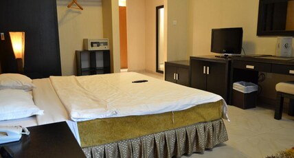 Crystal Plaza Hotel Room Type - Executive Suite