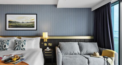 Mercure Paignton Hotel Room Type - Deluxe Privilege room with 1 Double bed and sofa bed with bay view