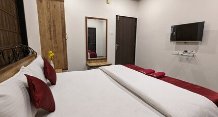 HOTEL AND VILLA SAMARTH PALACE Room Type - Deluxe AC Room Balcony