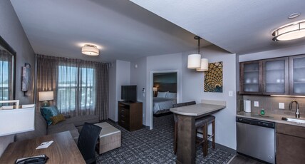Staybridge Suites Charleston - Mount Pleasant Room Type - 1 King 1 Bedroom Suite Balcony Single Sofa Bed