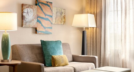 Staybridge Suites FORT WAYNE Room Type - 1 Queen Studio Suite