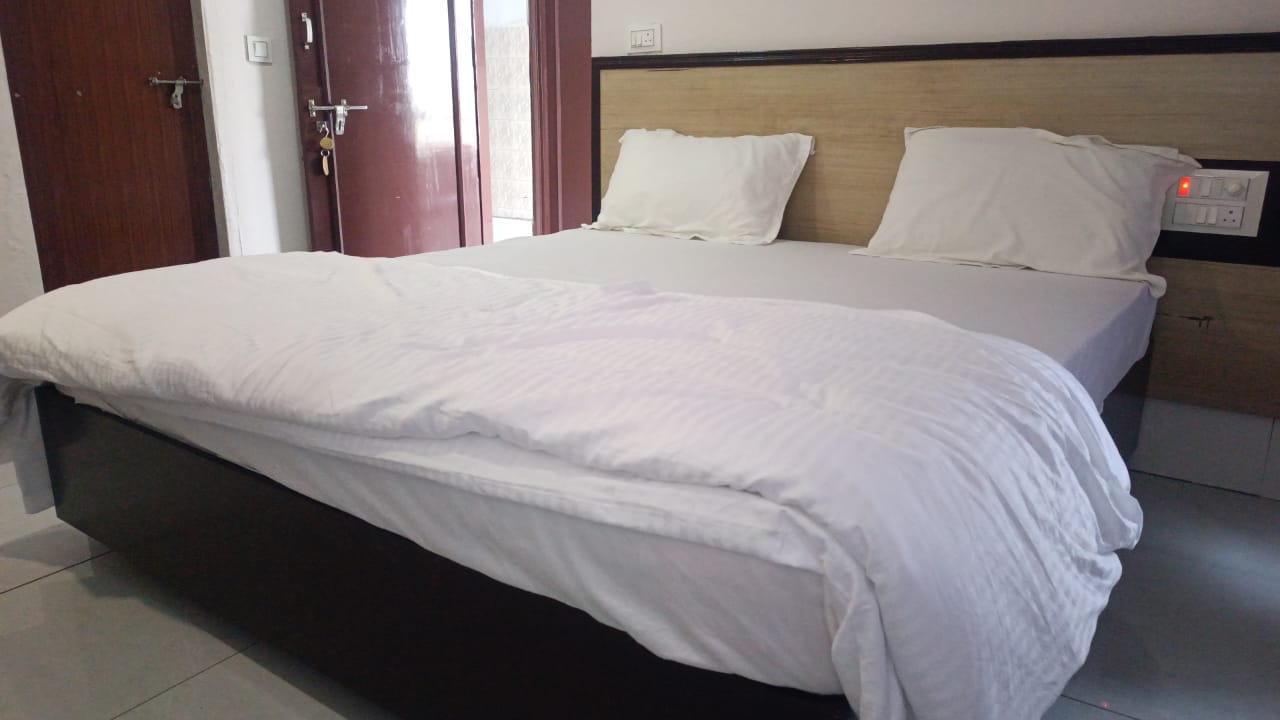 Vishnu Priya AC Lodge - Tap to explore photos