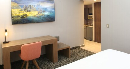 COSUITES SALTILLO HOTEL, an IHG hotel Room Type - 1 King Standard Minifridge