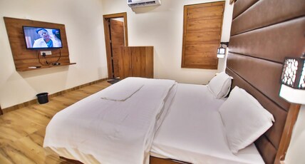 Hotel shyam inn Room Type - Deluxe Room