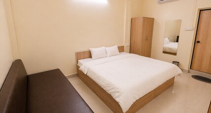 Hotel Shreenath Heritage Room Type - Luxury Double Bed With Sofa Room
