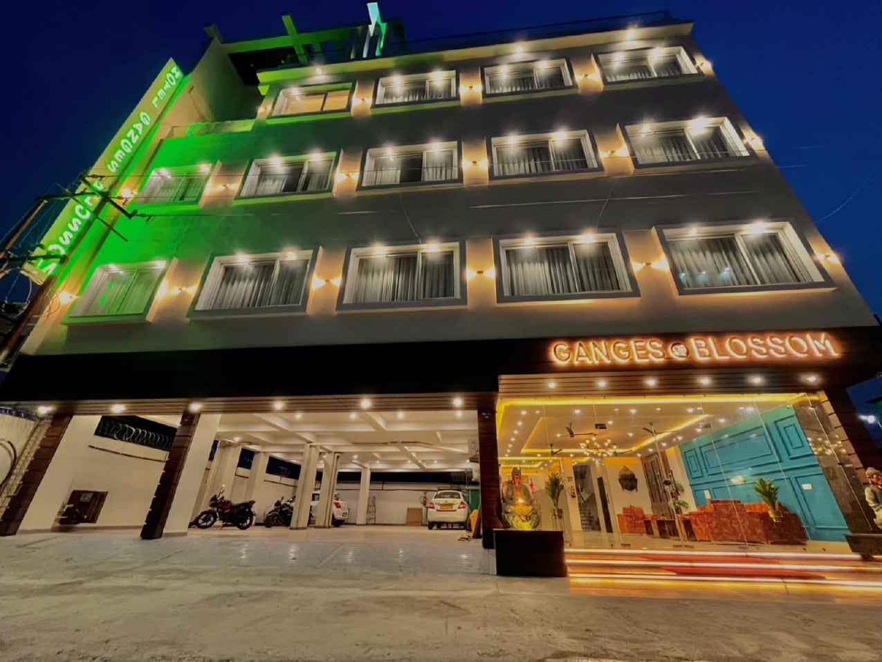 Hotel Ganges Blossom - Tap to explore photos