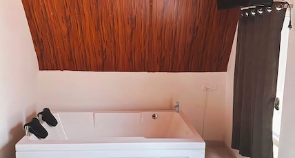 GR8 Hill Pool Villas in Malshej Ghat Room Type - GR8 Luxury Cottage Pool View with Bathtub GR8 Hill Pool Villas in Malshej Ghat Room Type - GR8 Luxury Cottage Pool View with Bathtub