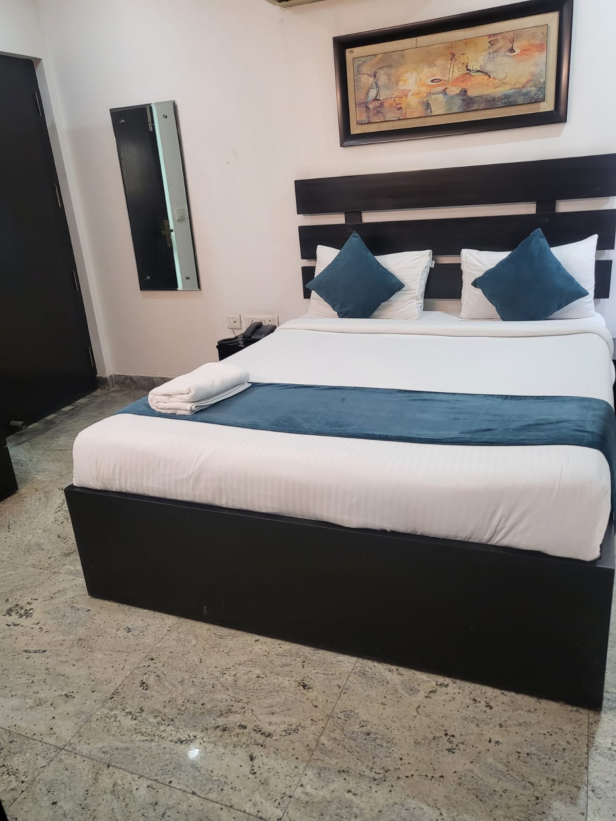 Ena's Nest - Tap to explore photos