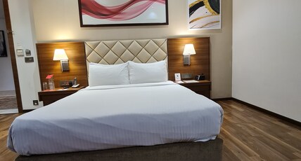 Ramada by Wyndham Gandhidham Shinay Room Type - 1 Queen Bed, Mobility Accessible Deluxe Room, Non-Smoking