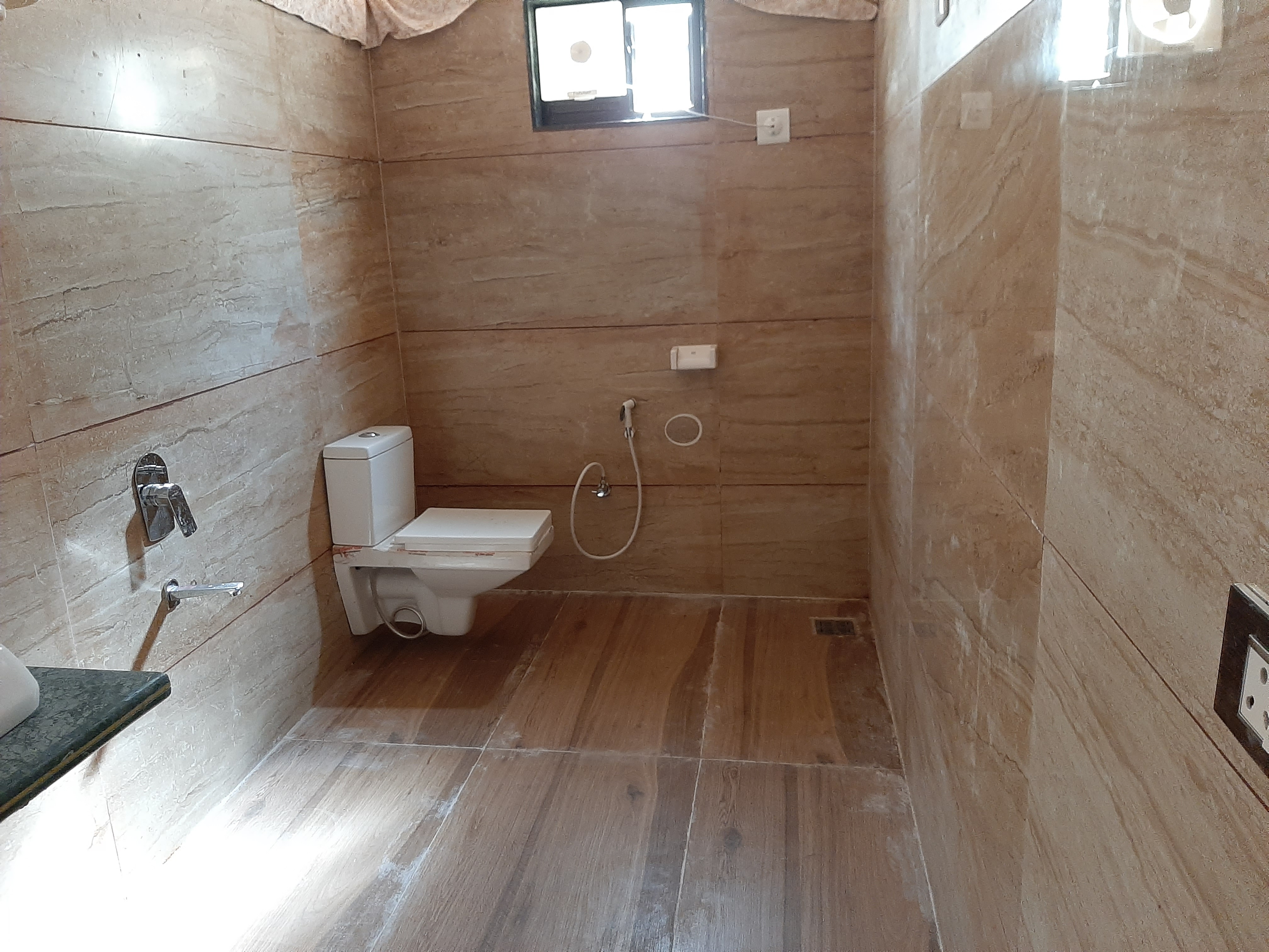 Moonlight Hotel - Tap to explore photos