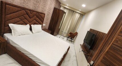 OVEL HOTEL (SKY VIEW) Room Type - STANDARD ROOM