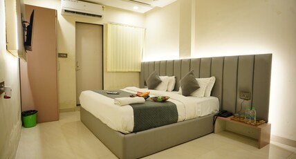 Venzaa Inn Room Type - Deluxe Room