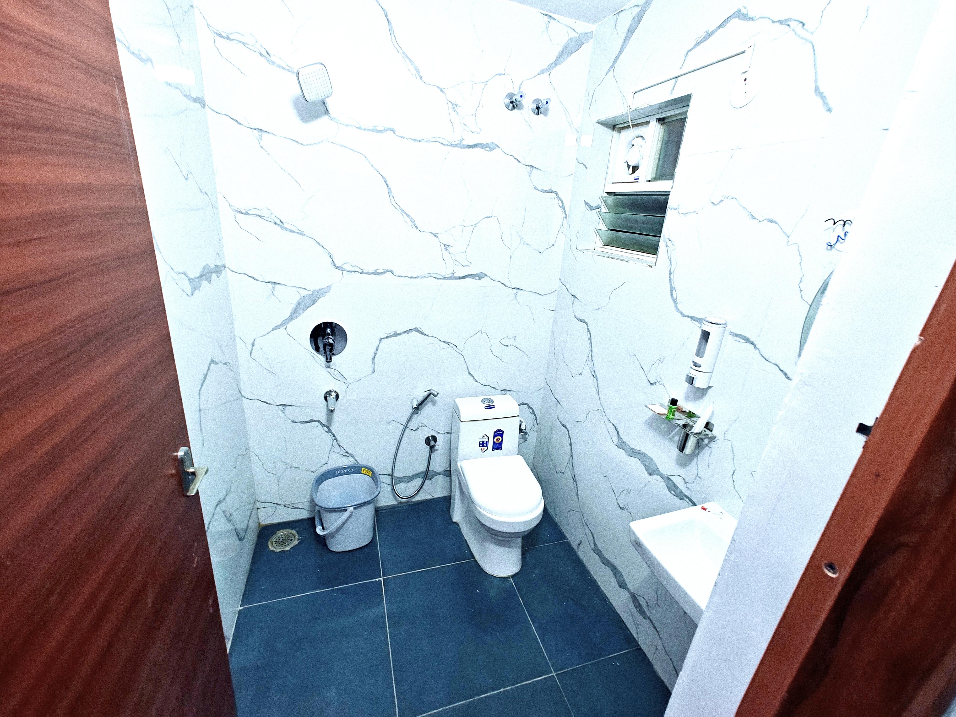 Keerthis Grand - Near Kempegowda int'l Airport Hotel - Tap to explore photos