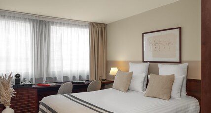 HOTEL PARIS GARE MONTPARNASSE TGV Room Type - Superior room with 1 double bed and 1 single bed