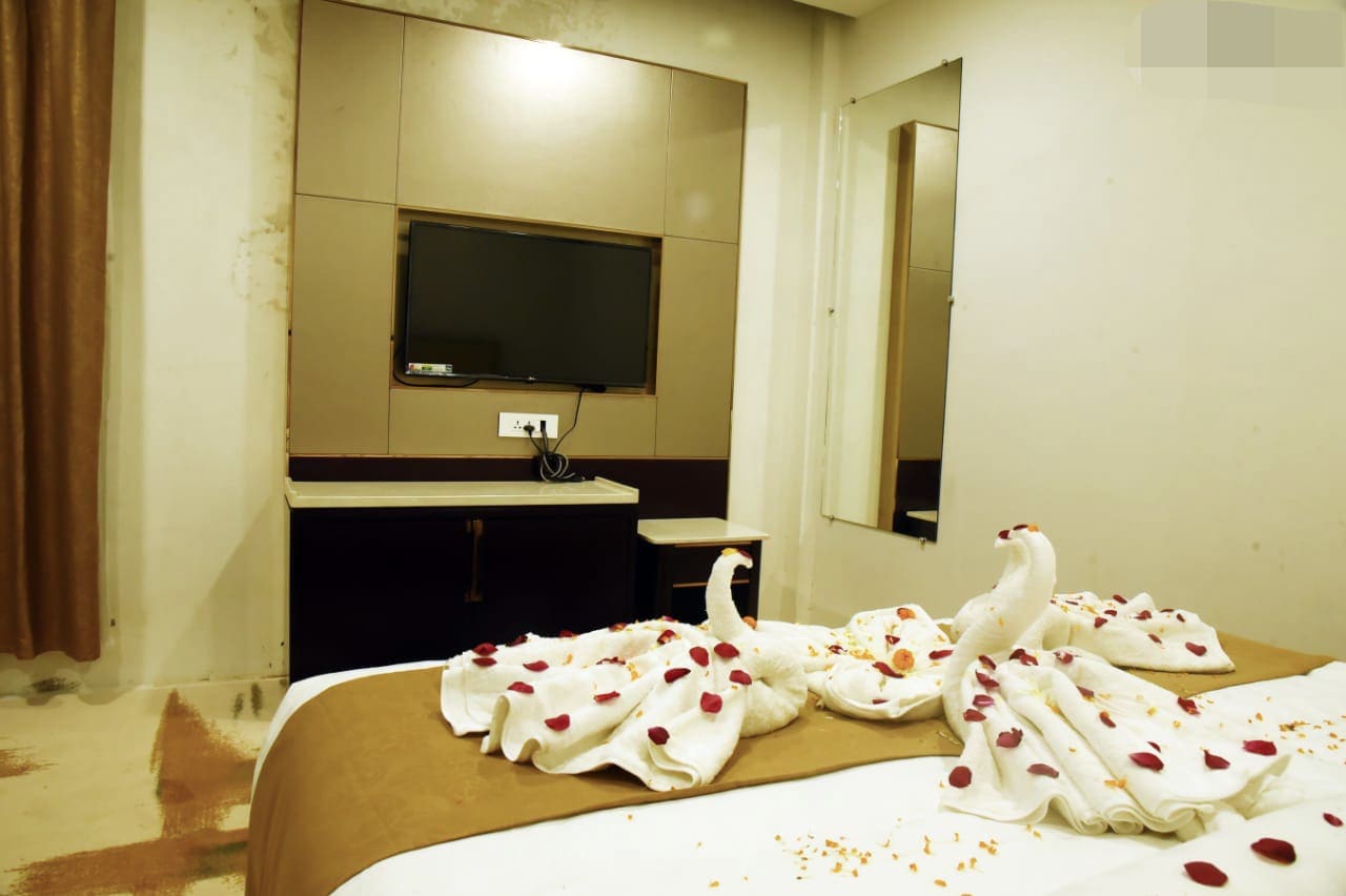 Om Resorts - Tap to explore photos