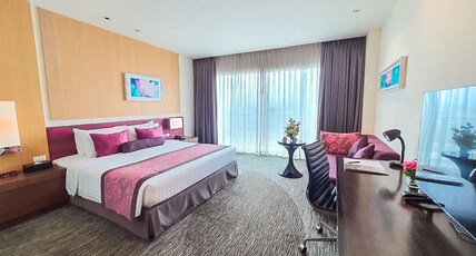Amaranth Suvarnabhumi Hotel - Free Suvarnabhumi Airport Shuttle Room Type - Deluxe Plus King Room with Balcony