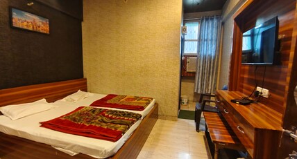 Hotel Satyam Room Type - Deluxe room 