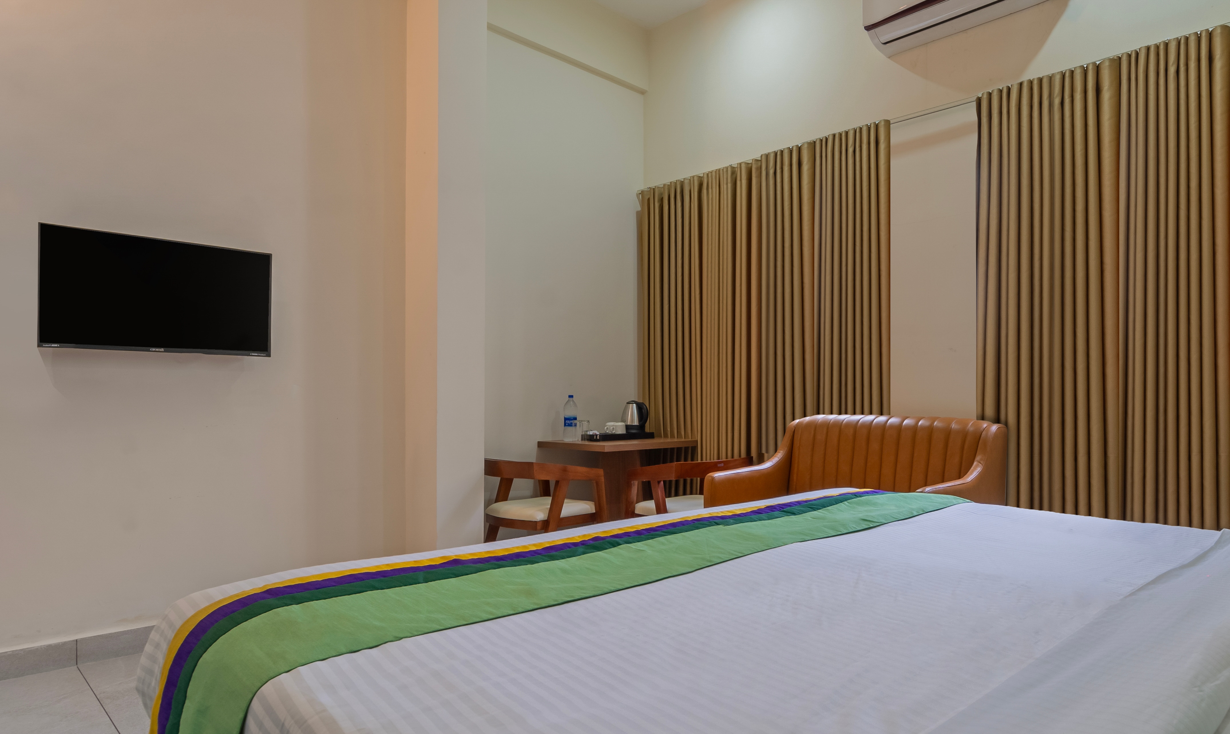 Itsy Hotels Avani Stays, Vyttila, Kochi - Tap to explore photos